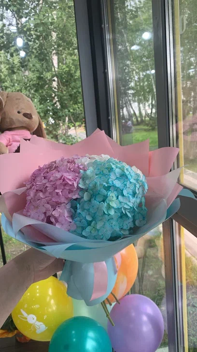 Классический букет из 3 гортензий микс