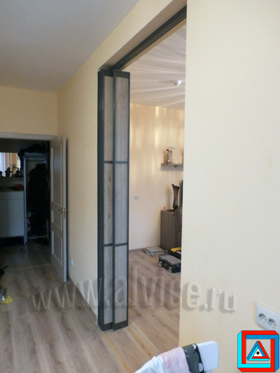 Перегородка-гармошка из 6-ти створок встроенная