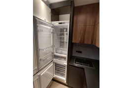 Кухня черная с деревом