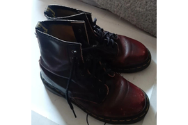 Крутые ботинки DR. Martens унисекс из натуральной кожи в трендовом цвете. Подбери свой размер от 36 до 45.