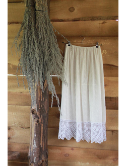 podyubnik-so-starinimi-krujevami-vechnost