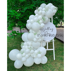 Фотозона с мольбертом и гипсофиллой