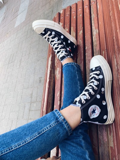 С чем носить кеды Converse с сердечком  фото