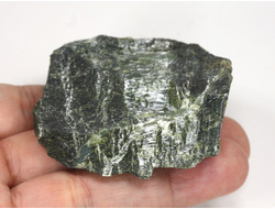 Хризотил-асбест, необработанный образец, Россия, КЧР, Урупский район, Беденский массив, м-ние Мощевая балка (54*51*21 мм, 83 г) №29880