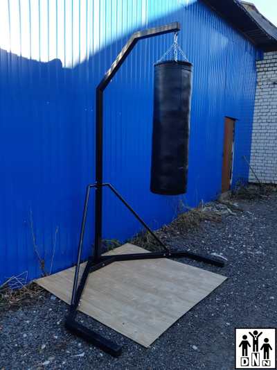 Стойка угловая для боксерского мешка весом до 90 кг DNN