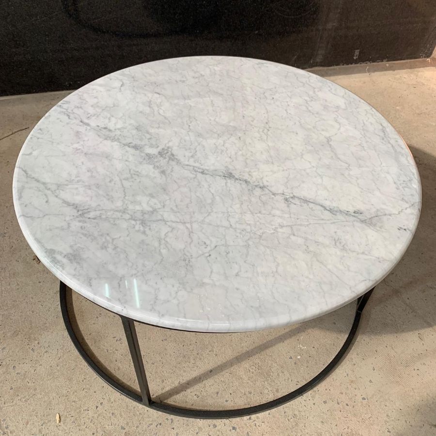 Журнальный столик из мрамора Bianco Carrara