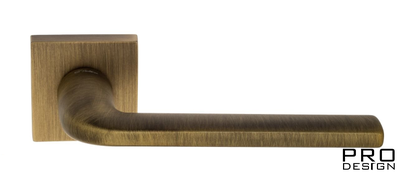 Дверная ручка на квадратном основании Fratelli Cattini "LINEA" 8-BY матовая бронза