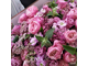 Нежный розовый букет с мятой, пионовидными розами, ароматной маттиолой и лимониумом