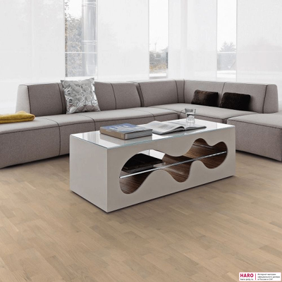 Декор паркетной доски Haro Дуб Песочно-Серый Маркант 538931 в интерьере гостиной