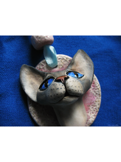 Северная Кошка. Необычная подвеска в виде кошки из лёгкой термоглины