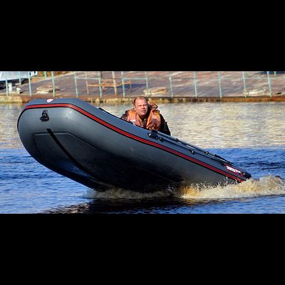Моторная лодка Хантер 390