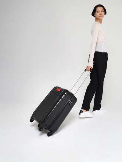 Чемодан для путешествий S Optimum Travel, черный