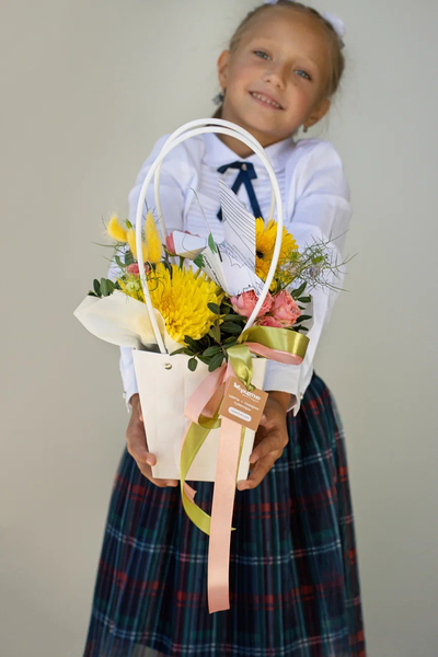 Цветочная композиция учителю / воспитателю № 852