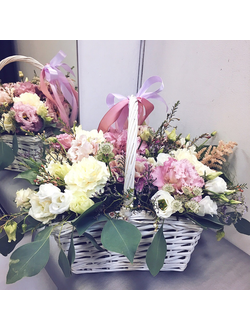 Корзина экзотических цветов