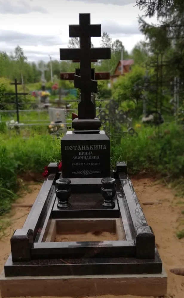 памятник с крестом гранитный