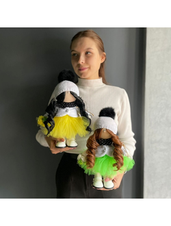 КУКЛЫ РУЧНОЙ РАБОТЫ В ЖЕЛТОМ И ЗЕЛЕНОМ НАРЯДЕ