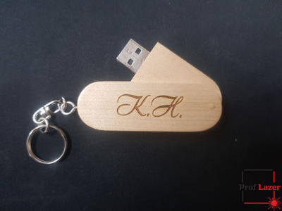 Деревянная флешка с гравировкой 32 гб "Лучшему руководителю"