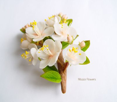 Брошь с яблоней "Нежнее нежного".