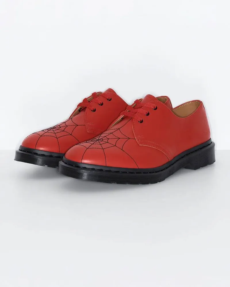 Яркие дерзкие красные полуботинки DR. Martens из натуральной кожи.  Представлены в размерах от 36 до 45. 
