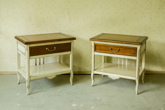 Тумба прикроватная с выдвижным ящиком и полкой.