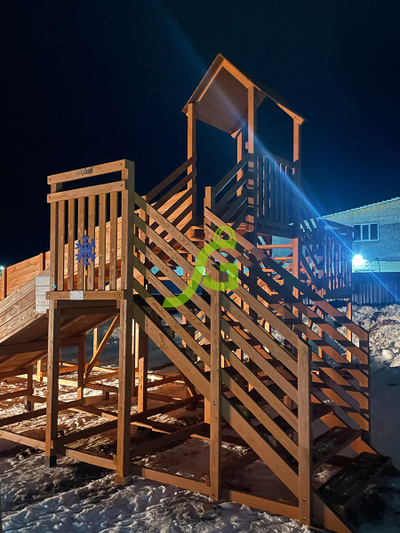 Зимняя деревянная горка "Snow Fox 12 м" с двумя скатами (две лестницы)