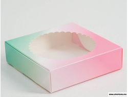 Коробка с окном розово-зеленая 11,5 х 11,5 х 3 см