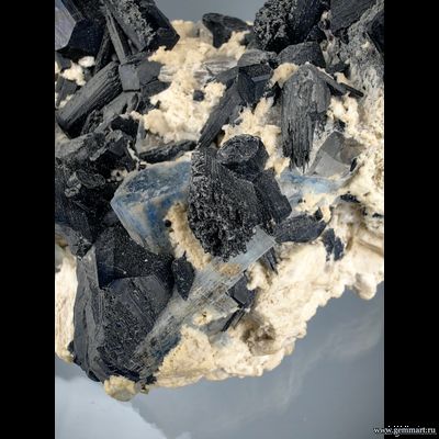 Друза кристаллов аквамарина (разн. берилл), шерла (разн. турмалина), на полевом шпате с кварцем. 160*100*70мм (ААА)