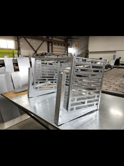 Корзина кондиционера с кронштейнами, с  прямоугольными отверстиями