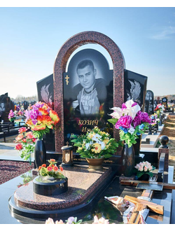 Эксклюзивный памятник с аркой