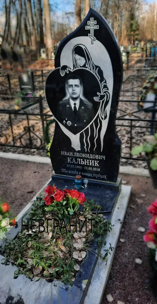 Памятник с богоматерью