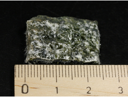 Хризотил-асбест "экстра", необработанный образец, Россия, КЧР, Урупский район, Беденский массив, м-ние Мощевая балка (24*18*5 мм, 3,7 г) №29887