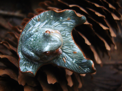 "Аларлимбская лягушка", эльфийская брошь в стиле фэнтезийного арт-нуво