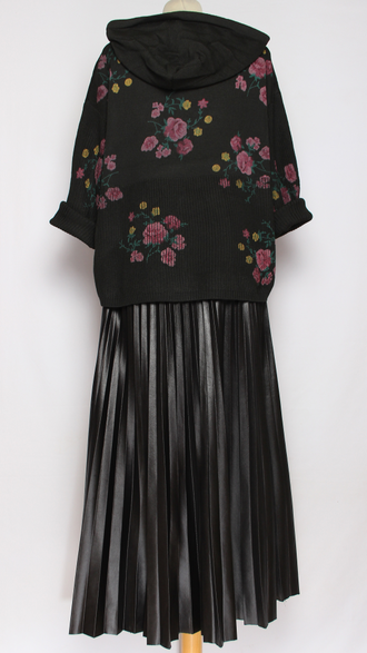 Джемпер  "ЦВЕТНОЙ КАПЮШОН крупные ЦВЕТЫ" роза черный до р.54м