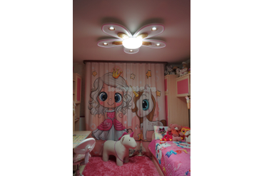 Оригинальный светильник стал главным украшением детской комнаты!