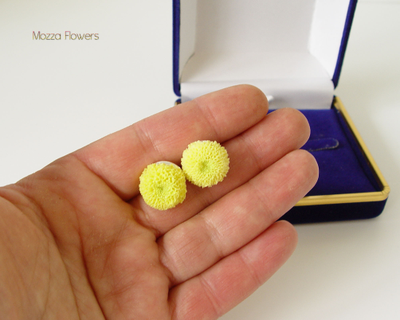 СЕРЬГИ-ГВОЗДИКИ "ЖЕЛТЫЕ ХРИЗАНТЕМЫ".ЕСТЬ В НАЛИЧИИ.