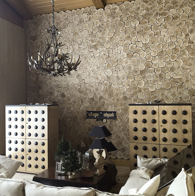 отделка стены дубовыми спилами "чешуя"