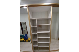 Шкаф купе белый с золотом