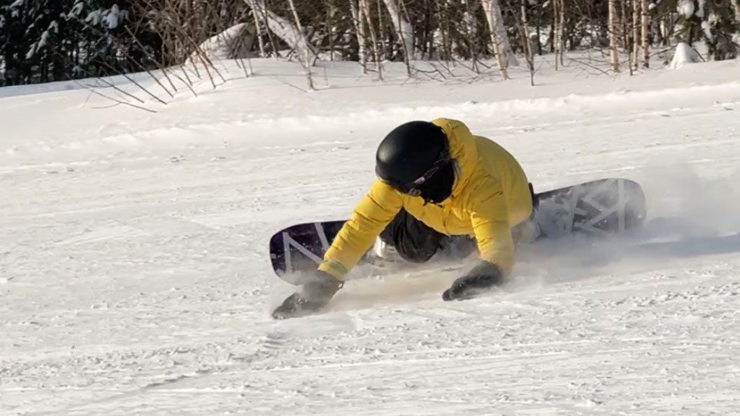 Сноуборд инструктор Анна делает &laquo;укладку&raquo;