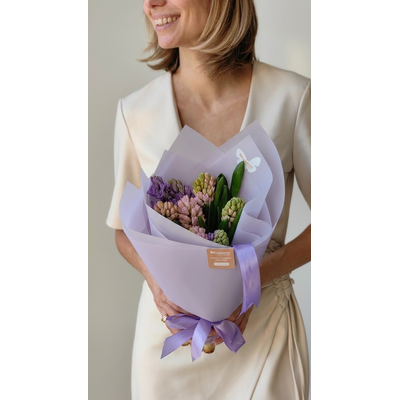 Букет цветов на 8 марта № 748
