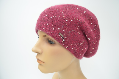 Женский берет фуксия с пайетками