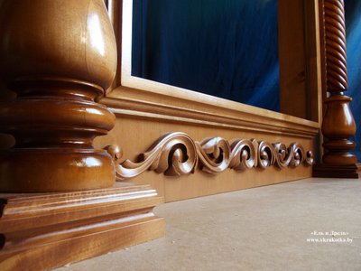 Резной киот для храма