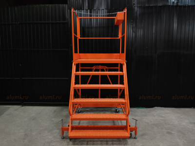 Лестница-стремянка с площадкой авиационная СТУ-1500