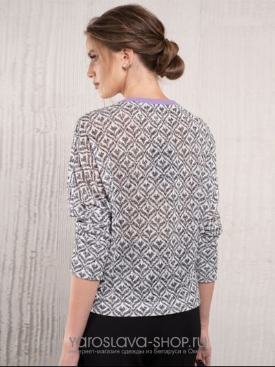 Белый женский джемпер с серым орнаментом