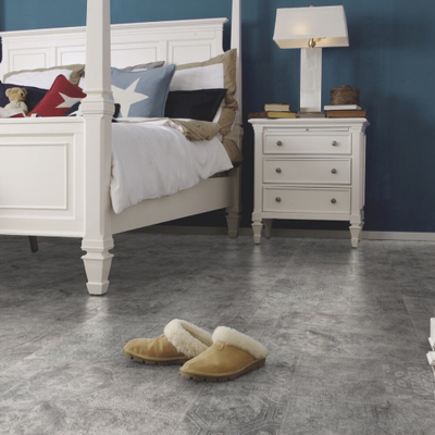 Биополы Wineo 1500 Fusion Combinations Ornaments.Cool.Dark PL140C в интерьере комнаты