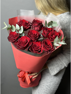Букет из 9 высоких красных роз с эвкалиптом( 80см )