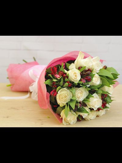 15 роз с альстромерией