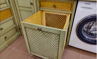 Встроенный шкафы для постирочной.