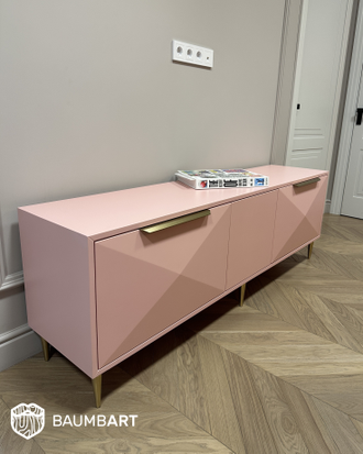 Розовая консоль для гостиной