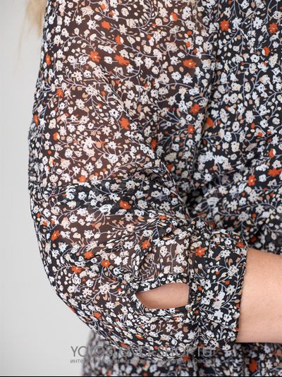 Платье из шифона серого цвета с белым цветочным принтом