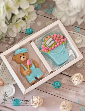 МИШКА С ТЮЛЬПАНОМ